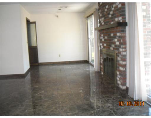 816 Great Road North Smithfield, RI 02896 - Photo 17 of 18 Living Room.