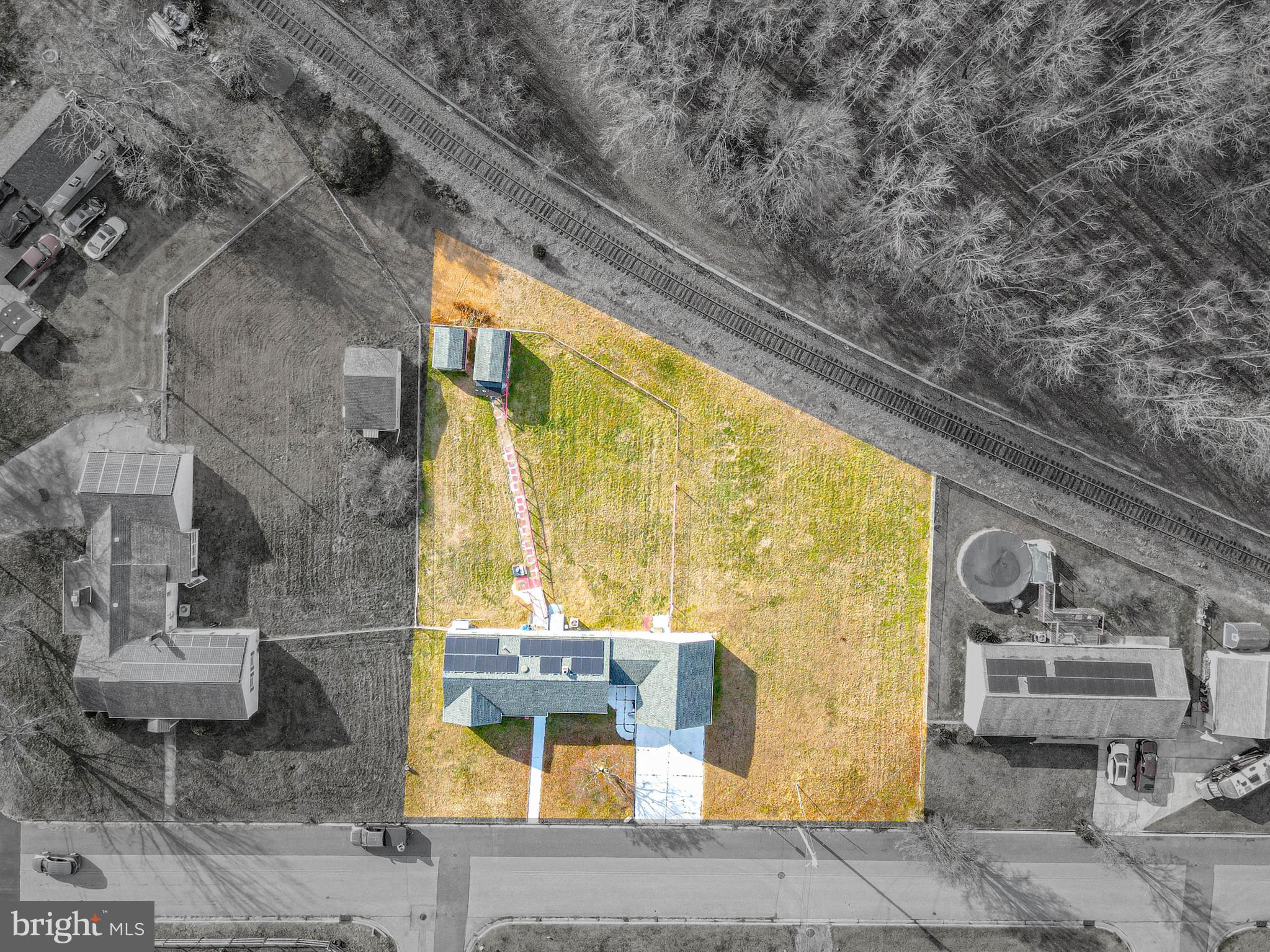 249 Cleveland Avenue Carneys Point, NJ 08069 - Photo 3 of 52 a bathroom with a bathtub