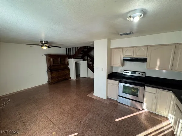 $1,600 | 518 Delfern Lane, Las Vegas, NV 89169