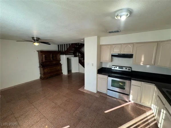 $1,600 | 518 Delfern Lane, Las Vegas, NV 89169