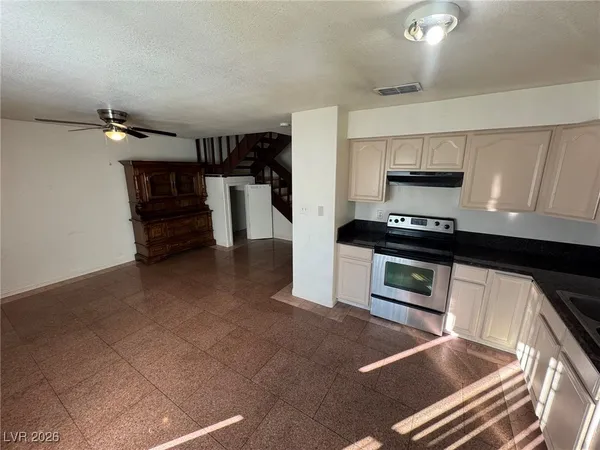 $1,600 | 518 Delfern Lane, Las Vegas, NV 89169