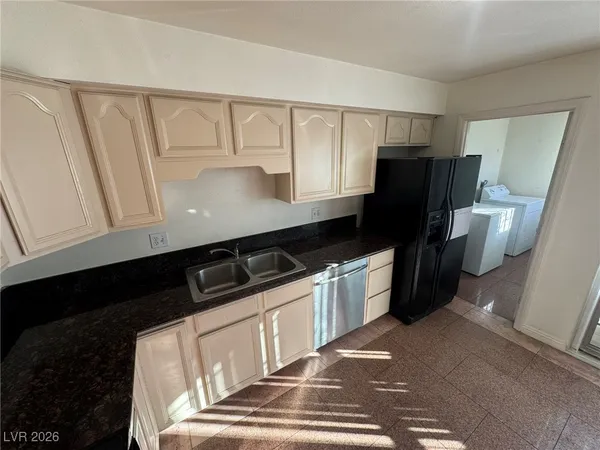 $1,600 | 518 Delfern Lane, Las Vegas, NV 89169