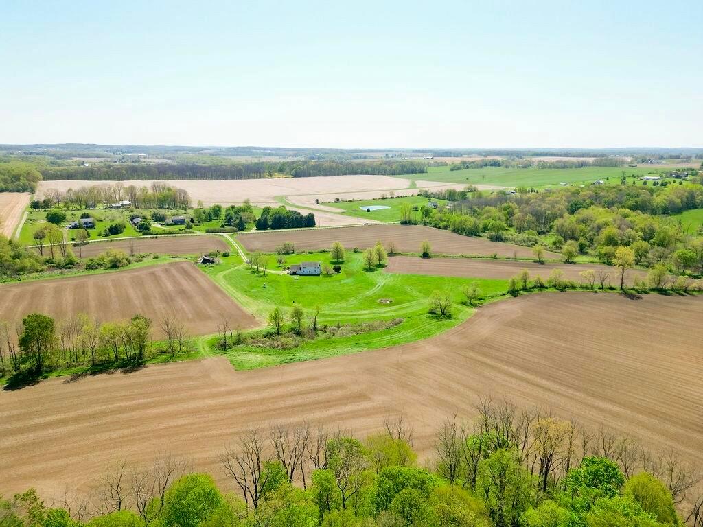 8381 Horn Road Gambier, OH 43022 - Photo 13 of 36 2-16