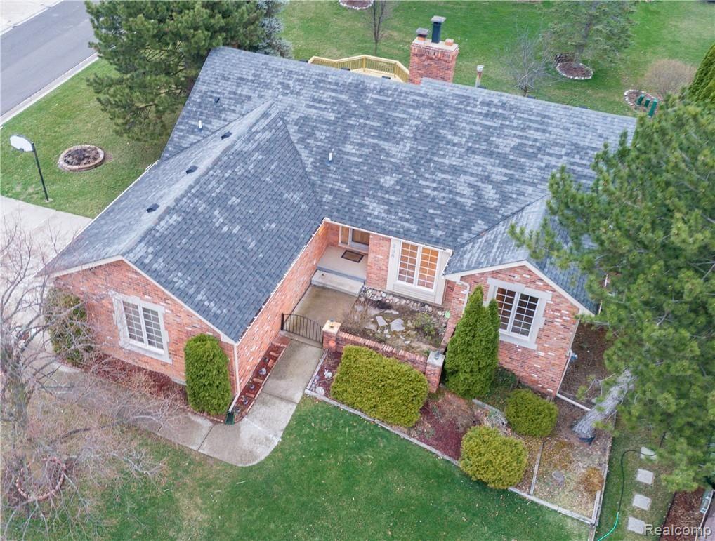 296 Pepper Tree Lane Rochester, MI 48309 - Photo 5 of 38 296 Pepper Tree-105.jpg