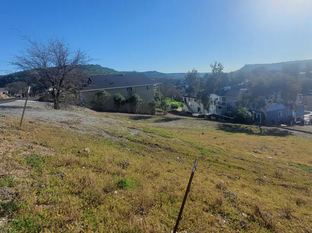 a view of an outdoor space