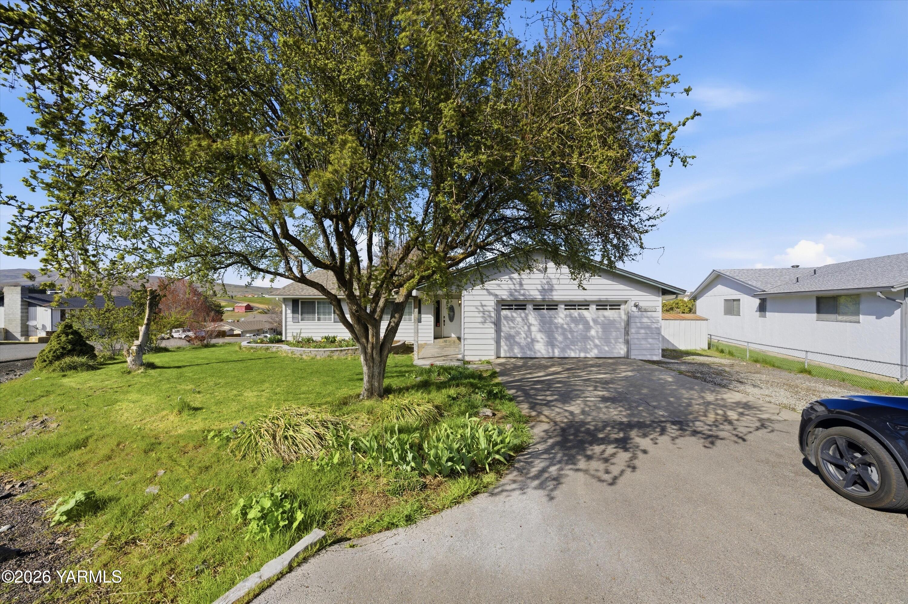 11809 West Bristol Road Yakima, WA 98908 - Photo 2 of 40 02-7R504880