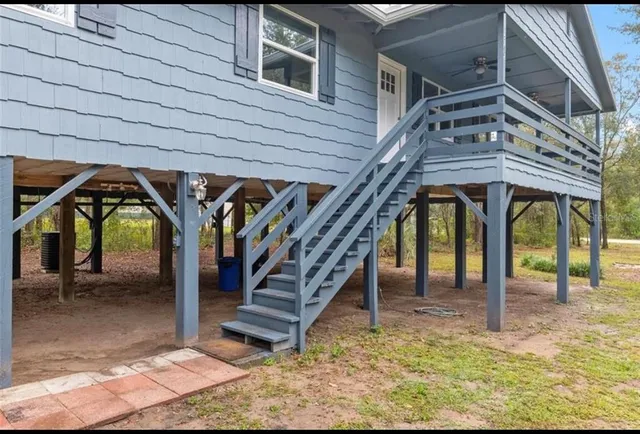 a view of entryway with a hall