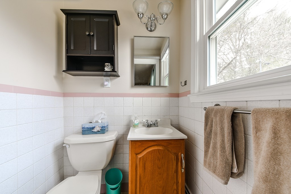 19 Dunster Road Holliston, MA 01746 - Photo 11 of 23 Gallery Image 11
