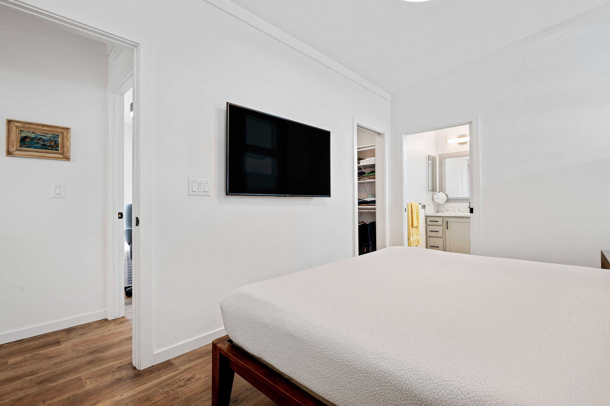 333 Old Mill Road, Unit SPC 79 Santa Barbara, CA 93110 - Photo 14 of 30 a bedroom with a bed and a flat screen tv