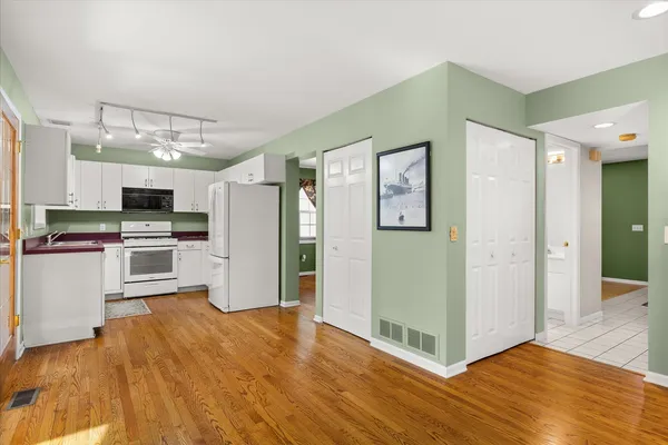 $450,000 | 122 Cinderford Court, Oswego, IL 60543