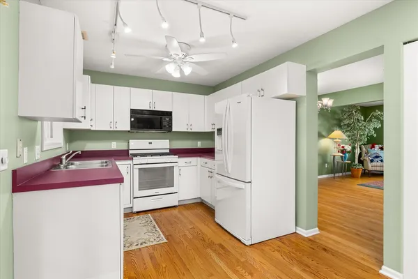 $450,000 | 122 Cinderford Court, Oswego, IL 60543