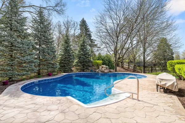 $450,000 | 122 Cinderford Court, Oswego, IL 60543