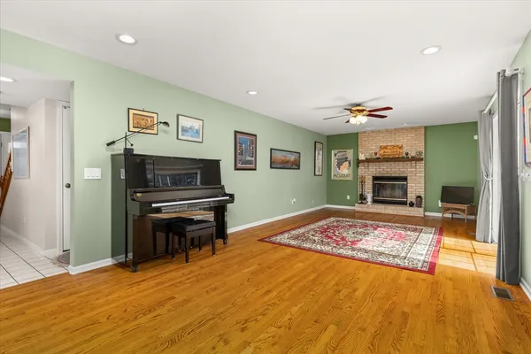 $450,000 | 122 Cinderford Court, Oswego, IL 60543