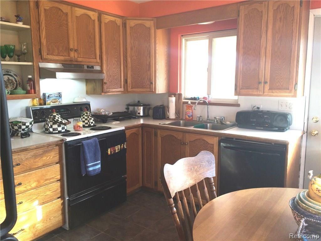 12175 Rattalee Lake Road Davisburg, MI 48350 - Photo 17 of 41