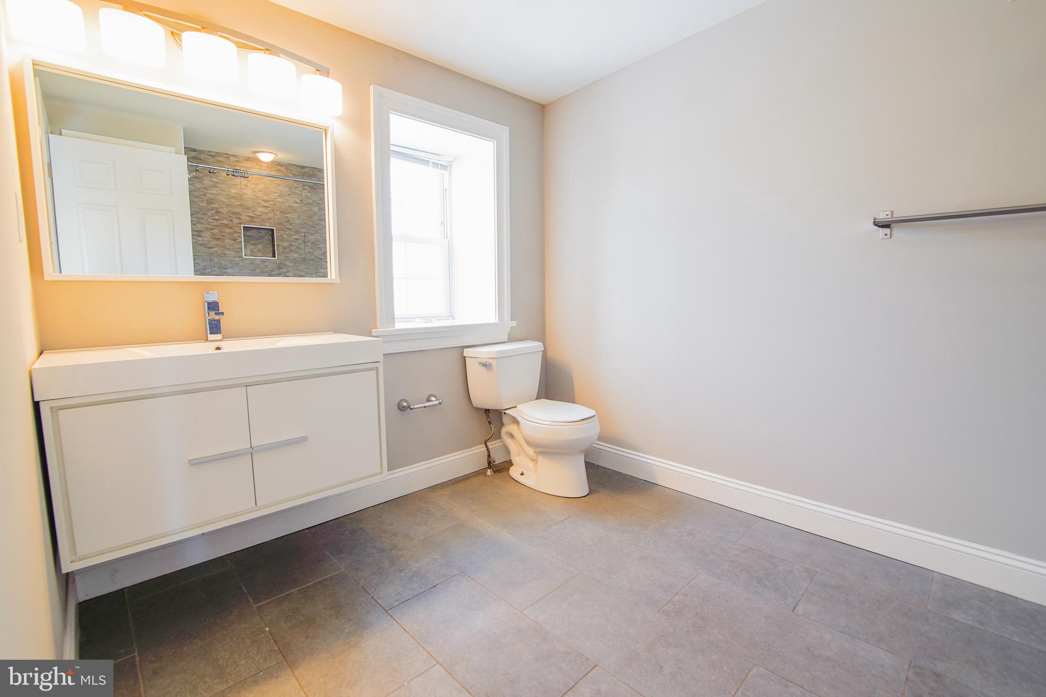 1919 Parrish Street Philadelphia, PA 19130 - Photo 20 of 29 3rd Fl Master Bathroom