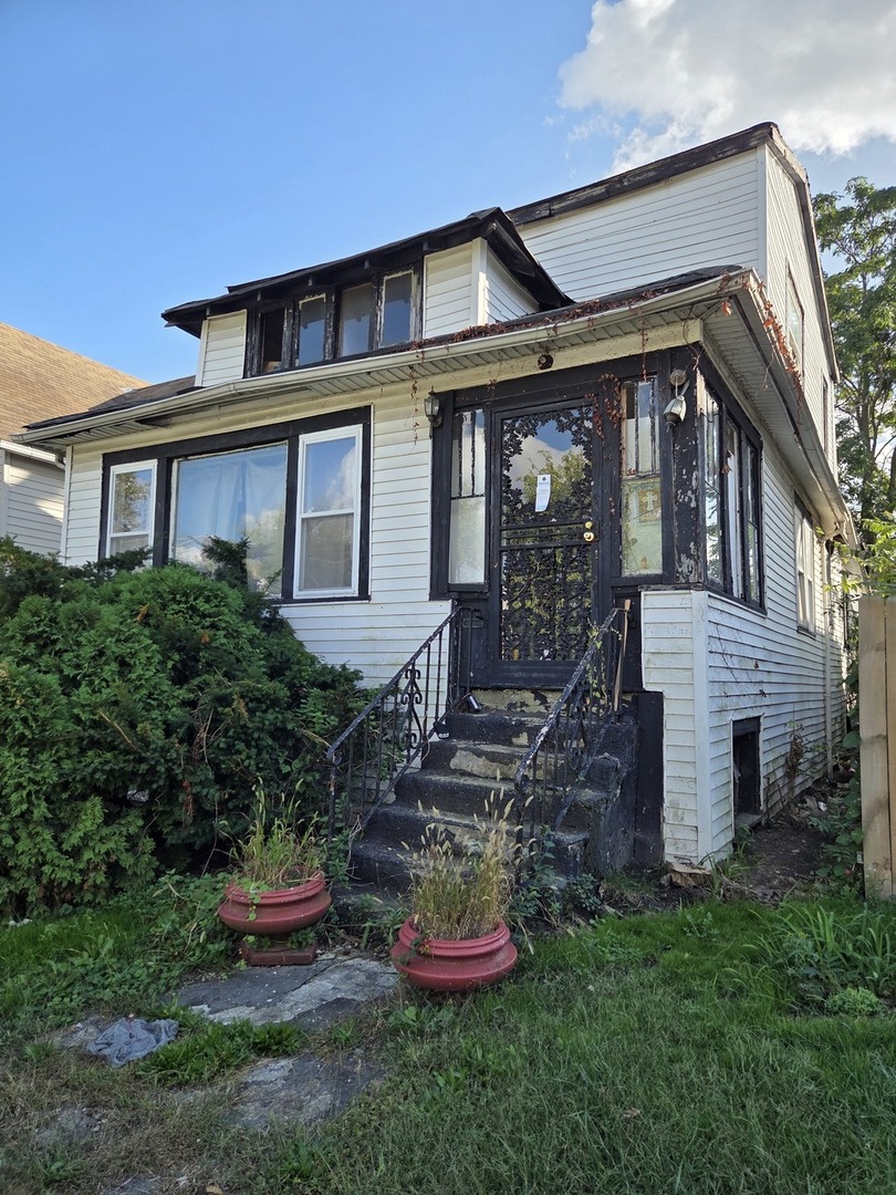 1745 West Steuben Street Chicago, IL 60643 - Photo 2 of 3 a front view of a house with a yard