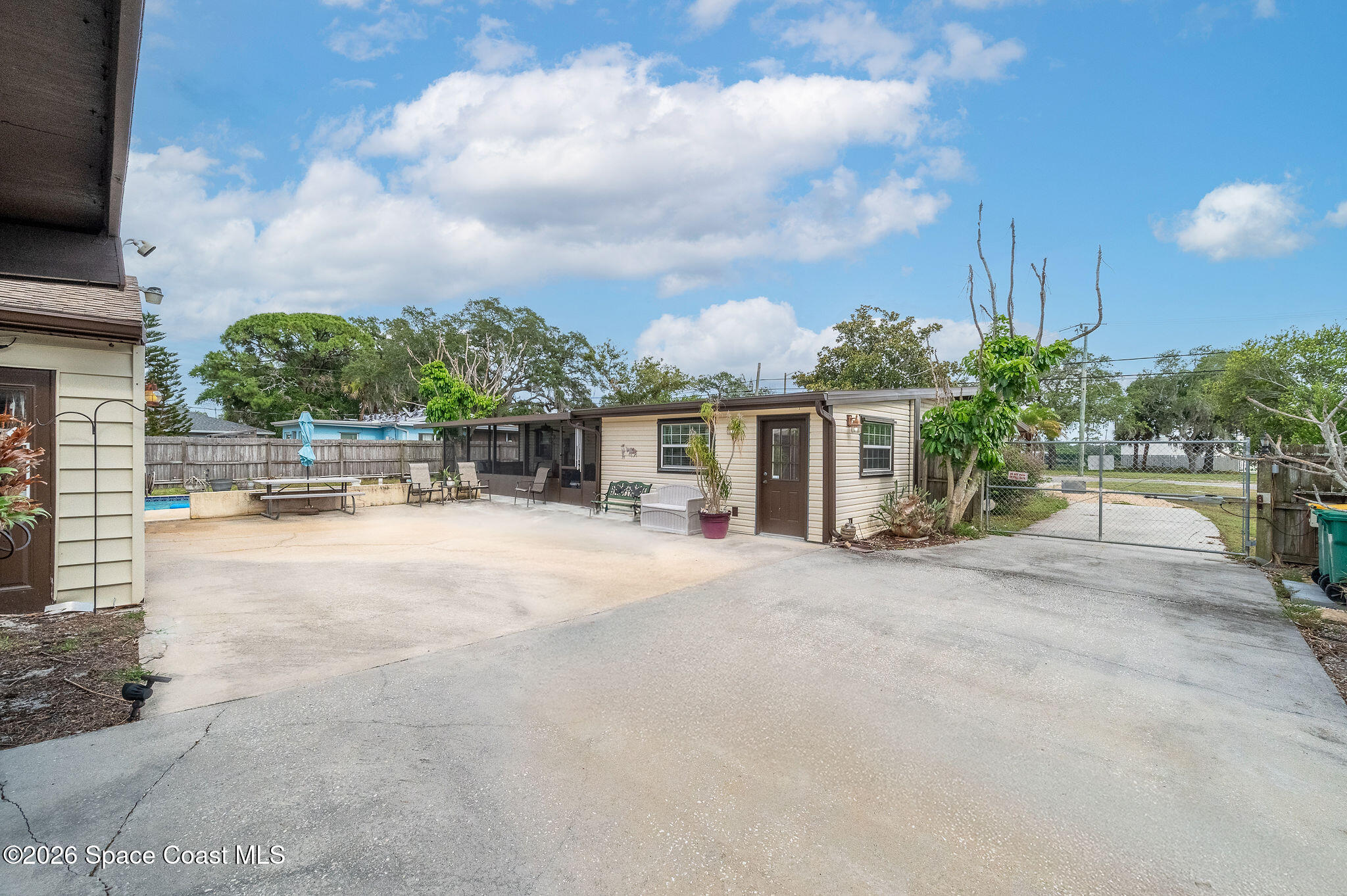 986 Sarno Road Melbourne, FL 32935 - Photo 38 of 50 Driveway