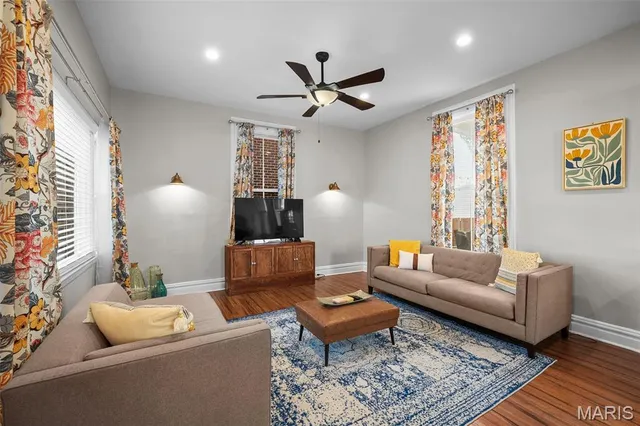 $379,900 | 2029 Forest Avenue, St. Louis, MO 63139