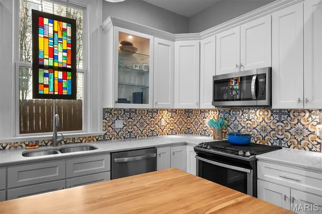 $379,900 | 2029 Forest Avenue, St. Louis, MO 63139