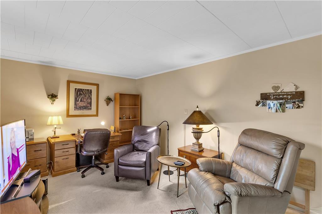 900 Washington Road, Unit 412 Pittsburgh, PA 15228 - Photo 22 of 34 a living room with furniture