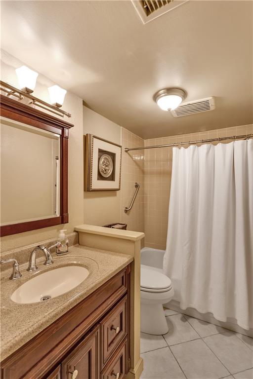 900 Washington Road, Unit 412 Pittsburgh, PA 15228 - Photo 24 of 34 a bathroom with a granite countertop sink and a mirror