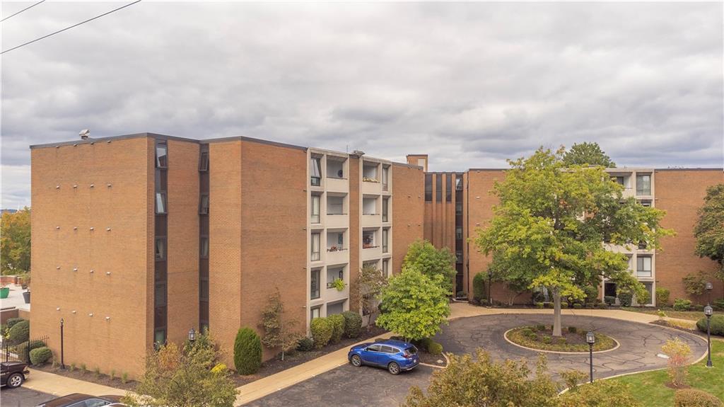 900 Washington Road, Unit 412 Pittsburgh, PA 15228 - Photo 32 of 34 a view of a multi story residential apartment building
