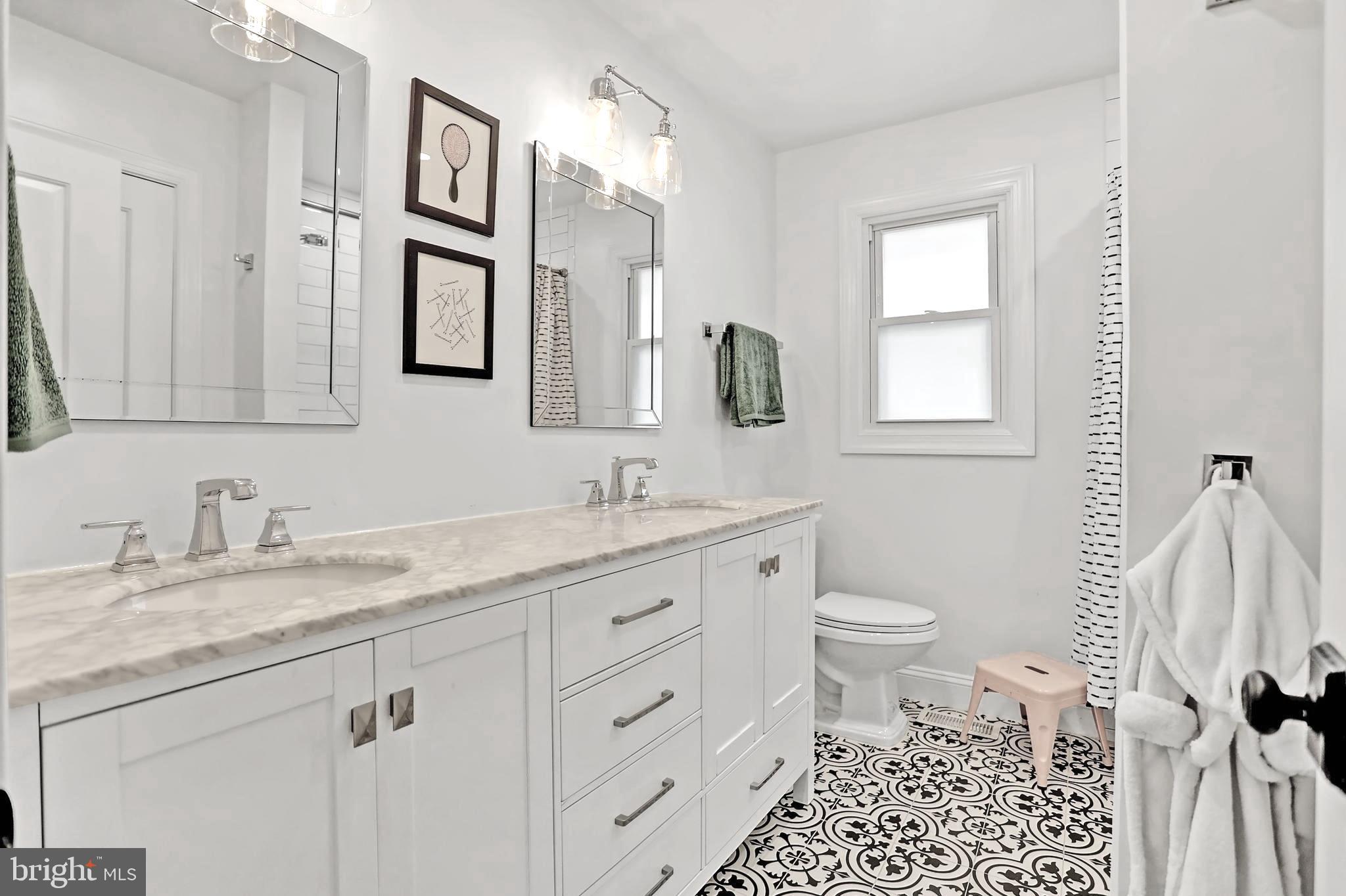 906 Farmstead Road Cockeysville, MD 21030 - Photo 29 of 52 Custom hall bath