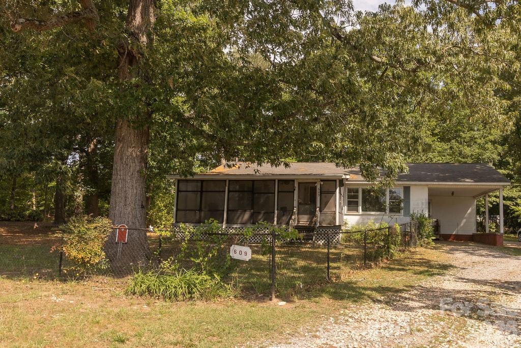 609 Wilcox Avenue Gaffney, SC 29341 - Photo 2 of 23 a view of house with yard
