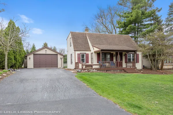 $420,000 | 221 69th Street, Darien, IL 60561