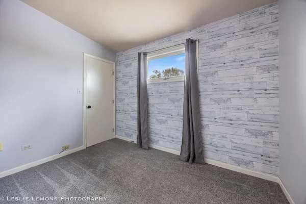 $420,000 | 221 69th Street, Darien, IL 60561
