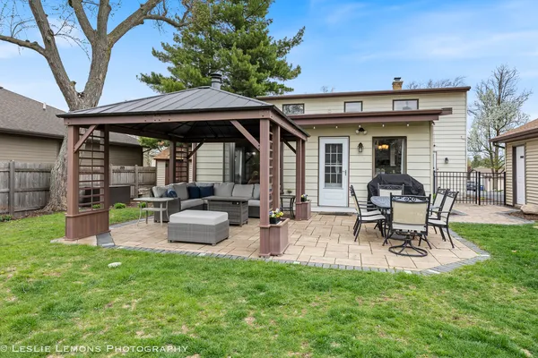 $420,000 | 221 69th Street, Darien, IL 60561