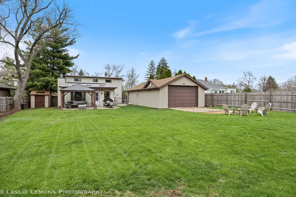 $420,000 | 221 69th Street, Darien, IL 60561