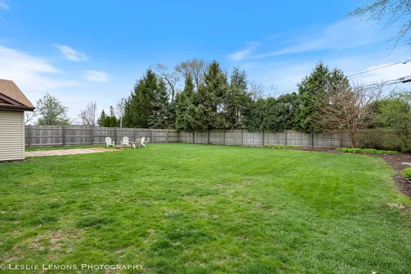 $420,000 | 221 69th Street, Darien, IL 60561