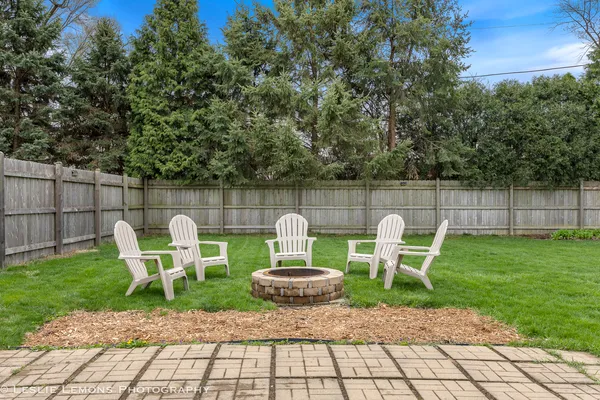 $420,000 | 221 69th Street, Darien, IL 60561