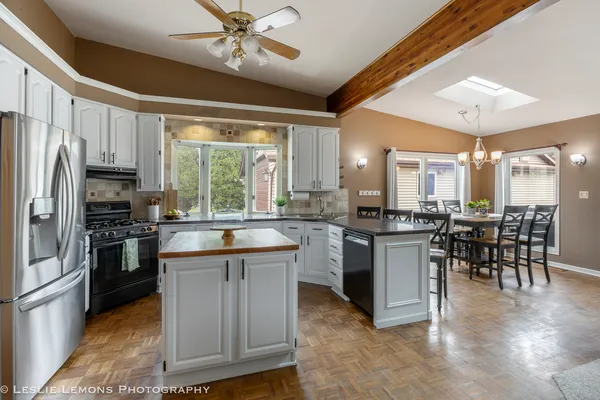 $420,000 | 221 69th Street, Darien, IL 60561