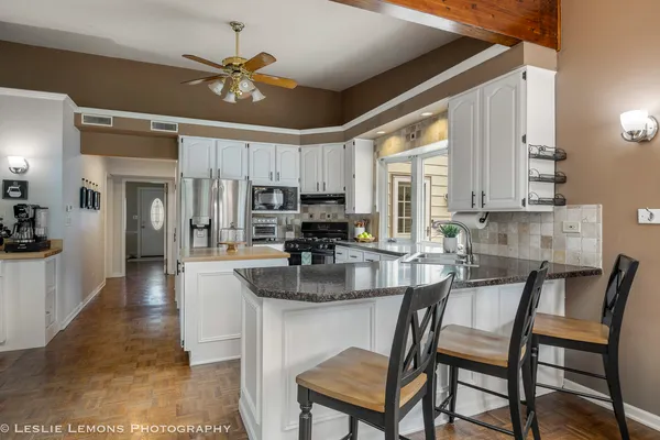 $420,000 | 221 69th Street, Darien, IL 60561