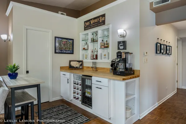 $420,000 | 221 69th Street, Darien, IL 60561