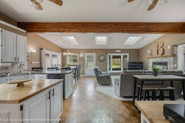 $420,000 | 221 69th Street, Darien, IL 60561