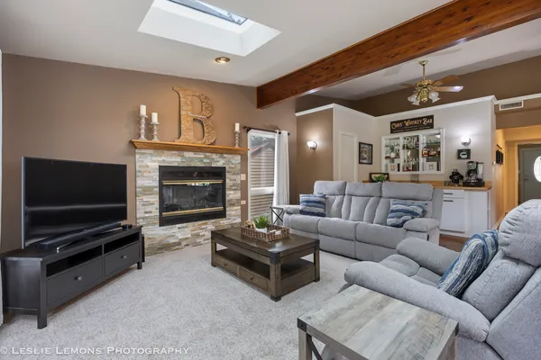 $420,000 | 221 69th Street, Darien, IL 60561