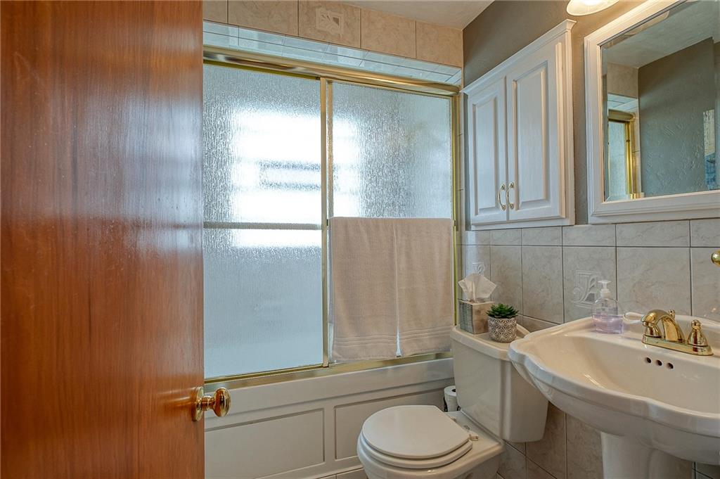 136 Hillendale Road Pittsburgh, PA 15237 - Photo 9 of 25