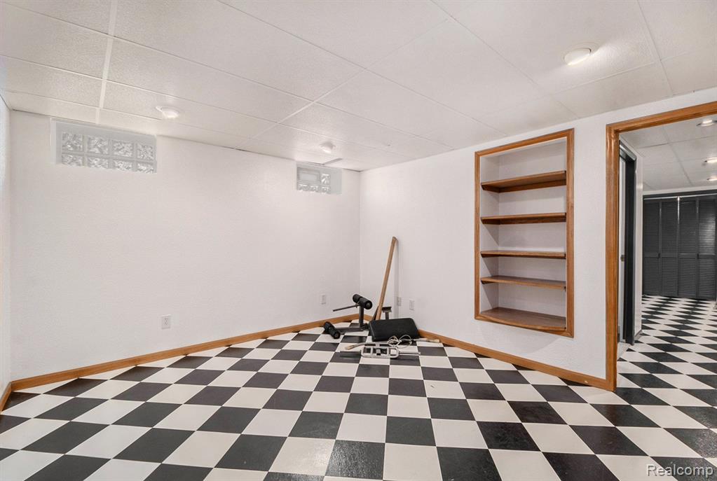 26032 Steele Road Farmington Hills, MI 48331 - Photo 29 of 38