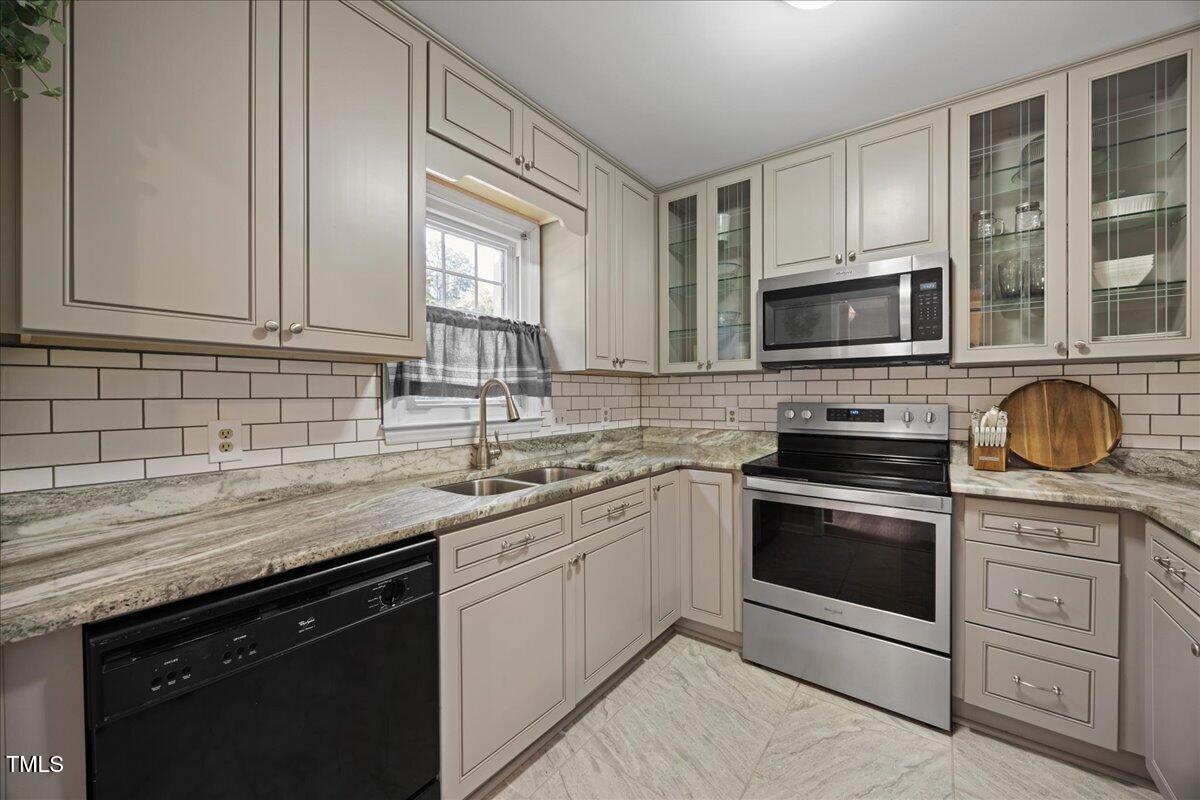 1602 Township Circle Raleigh, NC 27609 - Photo 6 of 23 06-2A1A2472