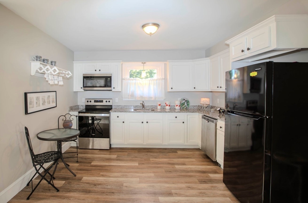 73 Bourne Road Swansea, MA 02777 - Photo 3 of 25 Gallery Image 3