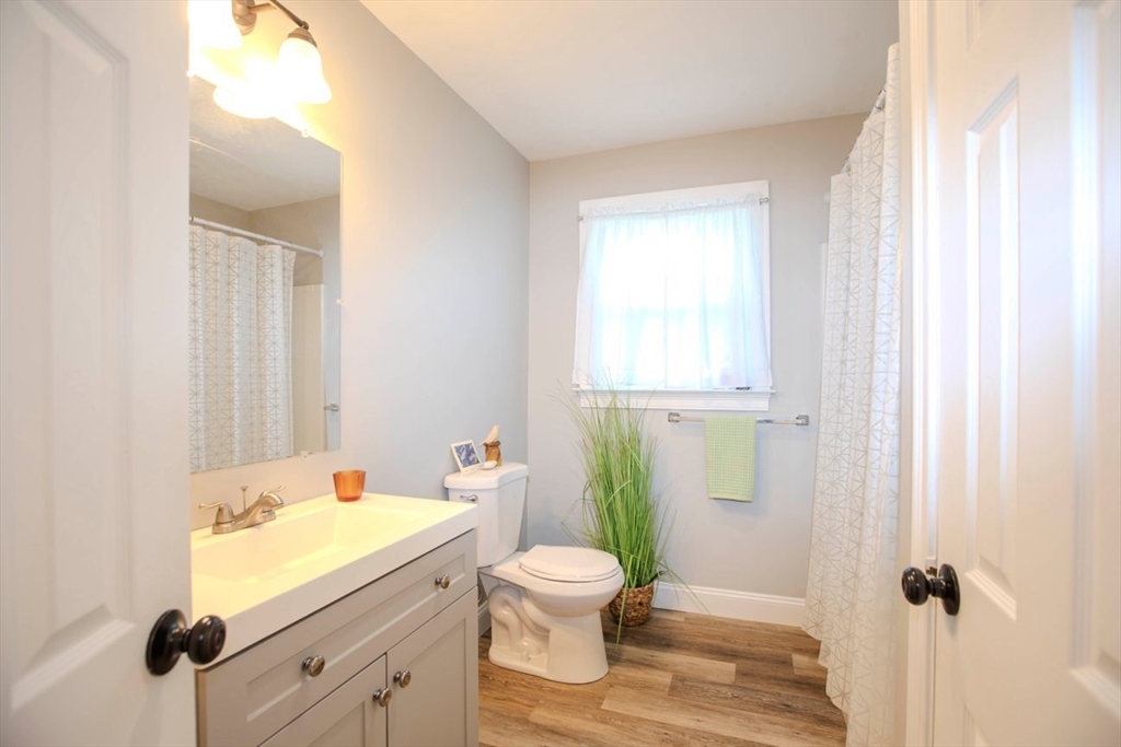 73 Bourne Road Swansea, MA 02777 - Photo 10 of 25 Gallery Image 10