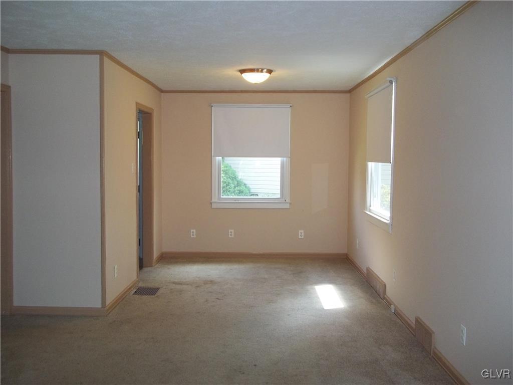 833 Magnolia Road Hellertown, PA 18055 - Photo 5 of 16 Gallery Image 5