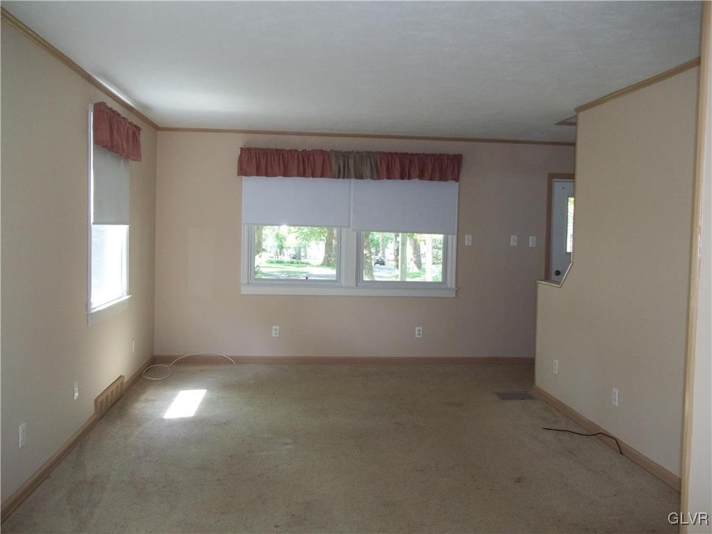 833 Magnolia Road Hellertown, PA 18055 - Photo 6 of 16 Gallery Image 6