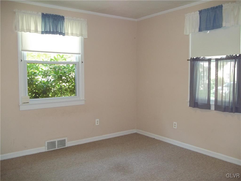 833 Magnolia Road Hellertown, PA 18055 - Photo 7 of 16 Gallery Image 7