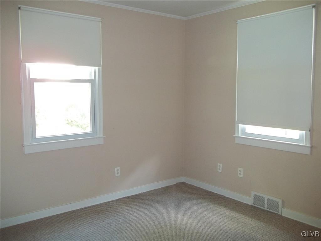 833 Magnolia Road Hellertown, PA 18055 - Photo 8 of 16 Gallery Image 8