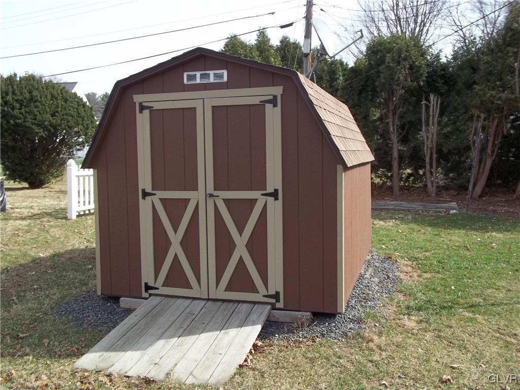 833 Magnolia Road Hellertown, PA 18055 - Photo 10 of 16 Gallery Image 10
