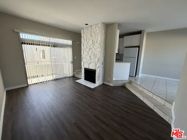 $2,450 | 18630 Burbank Boulevard, Unit 213, Tarzana, CA 91356